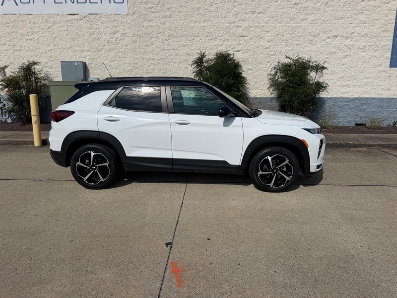 Chevrolet TrailBlazer Vehicle Full-screen Gallery Image 02