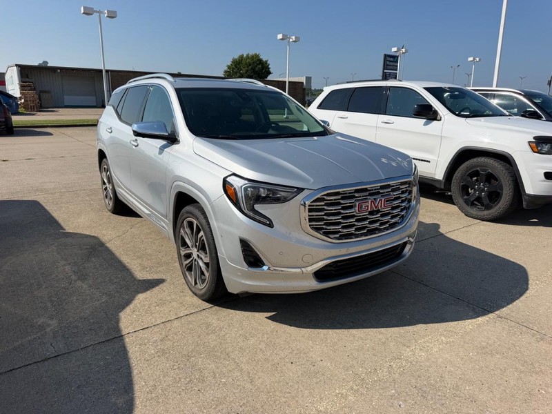 GMC Terrain Vehicle Full-screen Gallery Image 02