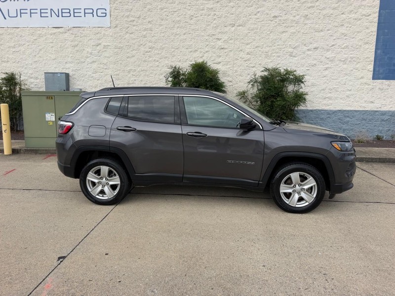 Jeep Compass Vehicle Full-screen Gallery Image 02