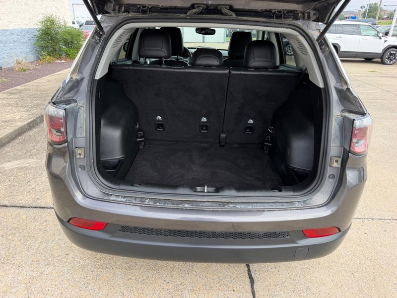 Jeep Compass Vehicle Full-screen Gallery Image 05
