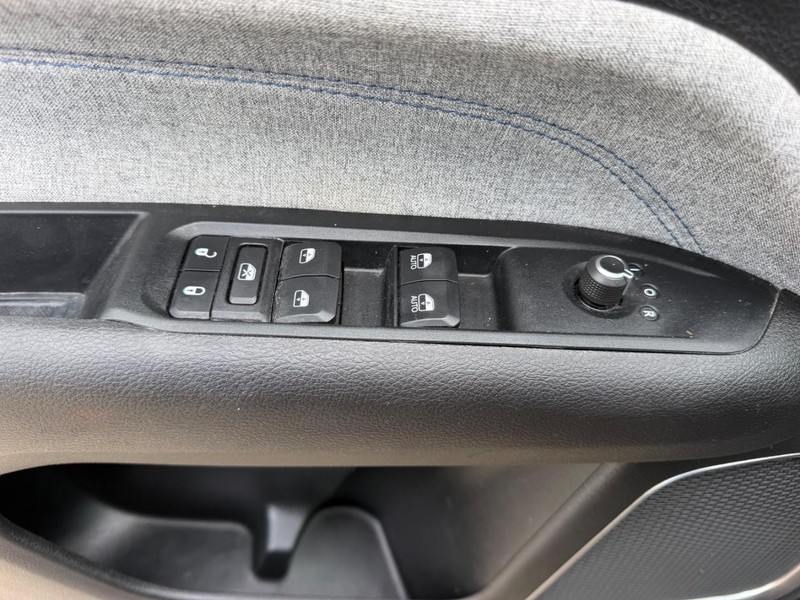 Jeep Compass Vehicle Full-screen Gallery Image 16