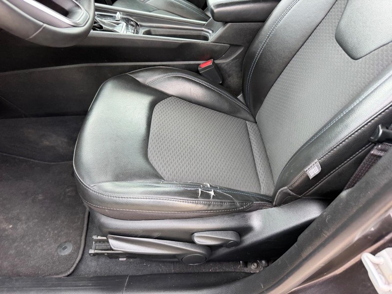 Jeep Compass Vehicle Full-screen Gallery Image 17