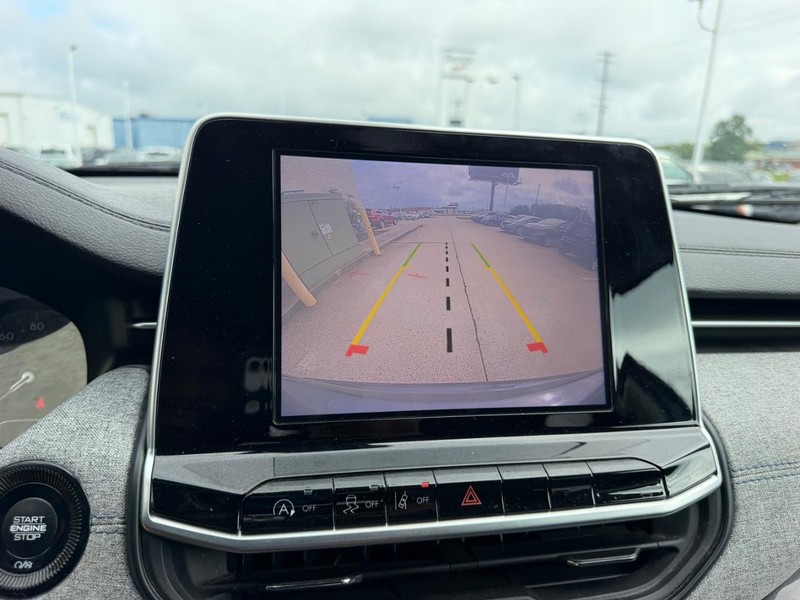 Jeep Compass Vehicle Full-screen Gallery Image 19