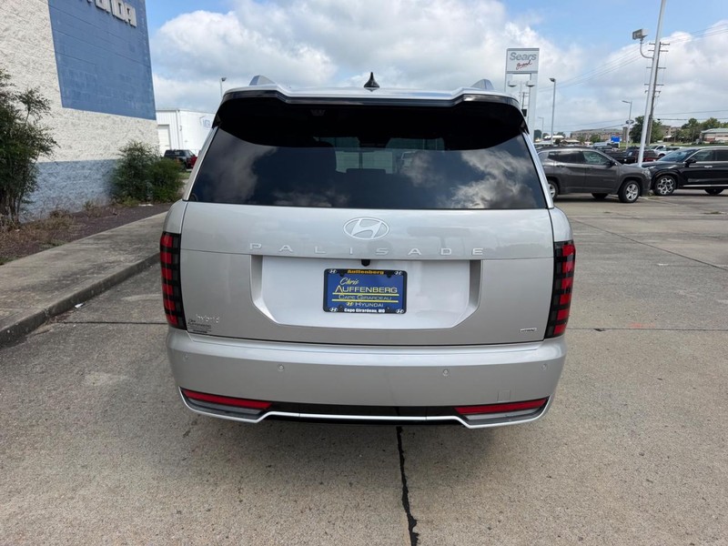 Hyundai Palisade Hybrid Vehicle Full-screen Gallery Image 04