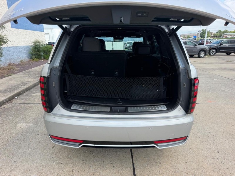 Hyundai Palisade Hybrid Vehicle Full-screen Gallery Image 05