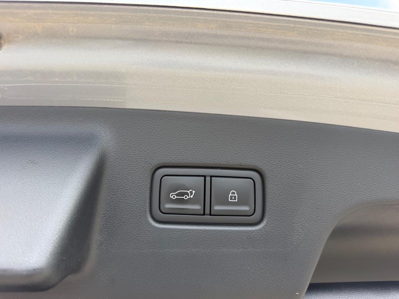 Hyundai Palisade Hybrid Vehicle Full-screen Gallery Image 06