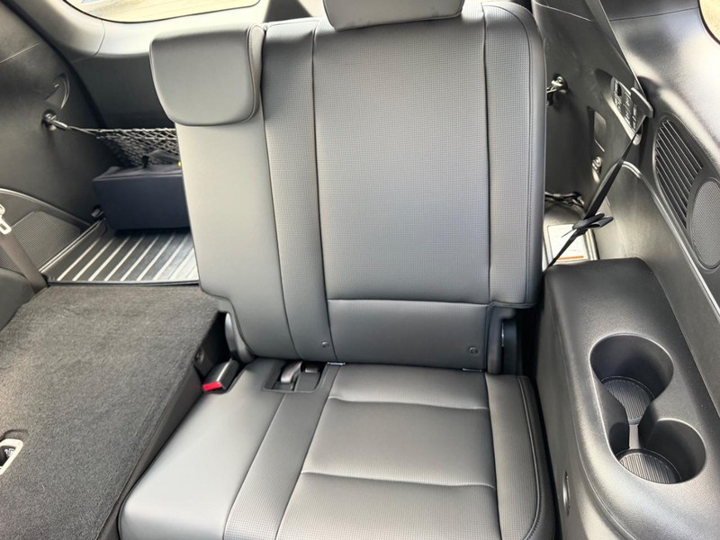 Hyundai Palisade Hybrid Vehicle Full-screen Gallery Image 08