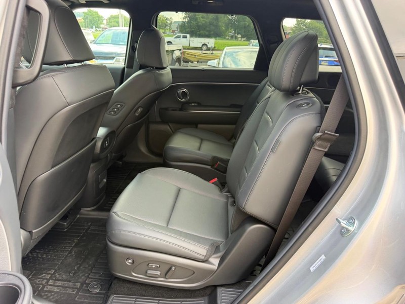 Hyundai Palisade Hybrid Vehicle Full-screen Gallery Image 09