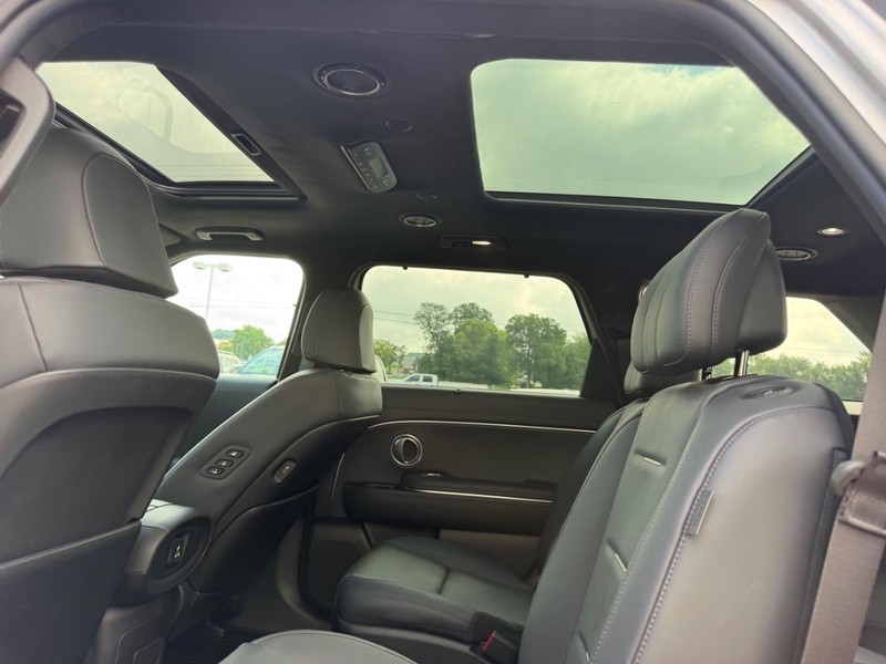Hyundai Palisade Hybrid Vehicle Full-screen Gallery Image 10