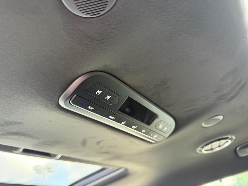 Hyundai Palisade Hybrid Vehicle Full-screen Gallery Image 11