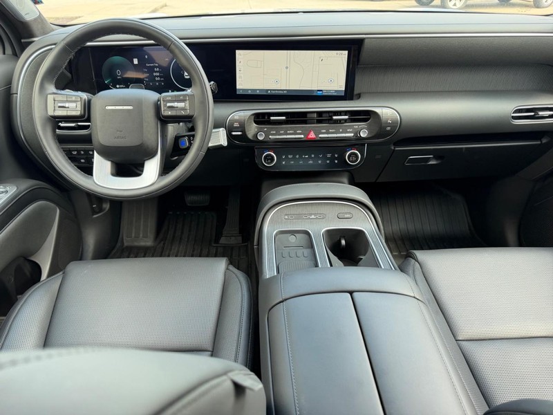 Hyundai Palisade Hybrid Vehicle Full-screen Gallery Image 12