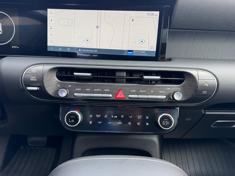 Hyundai Palisade Hybrid Vehicle Full-screen Gallery Image 18