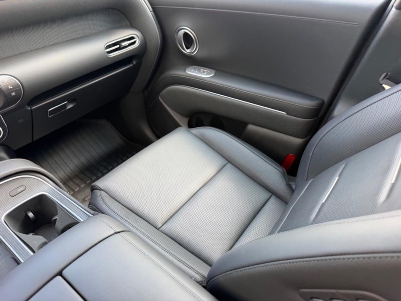 Hyundai Palisade Hybrid Vehicle Full-screen Gallery Image 19