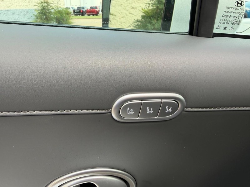 Hyundai Palisade Hybrid Vehicle Full-screen Gallery Image 21