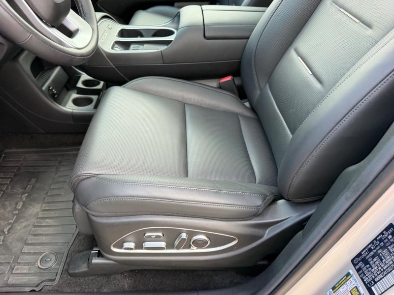 Hyundai Palisade Hybrid Vehicle Full-screen Gallery Image 22