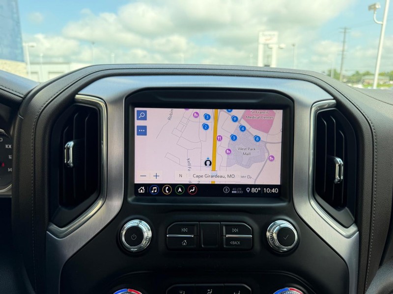 GMC Sierra 1500 Vehicle Full-screen Gallery Image 12