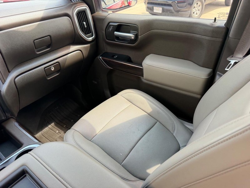 GMC Sierra 1500 Vehicle Full-screen Gallery Image 14