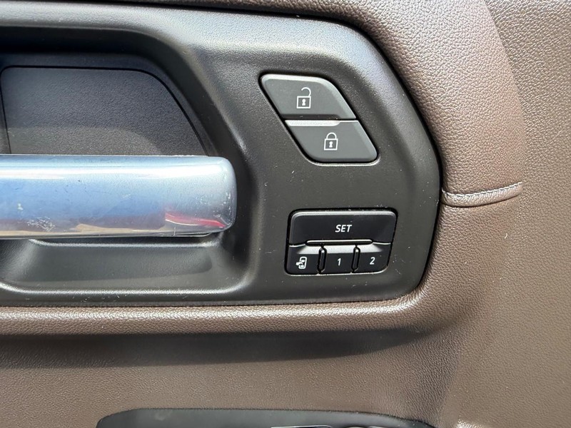 GMC Sierra 1500 Vehicle Full-screen Gallery Image 16