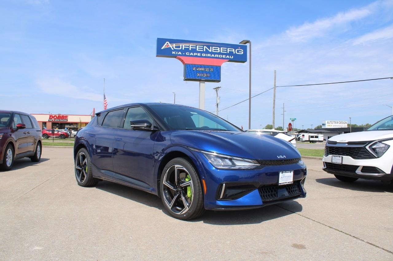 Kia EV6 Vehicle Full-screen Gallery Image 01