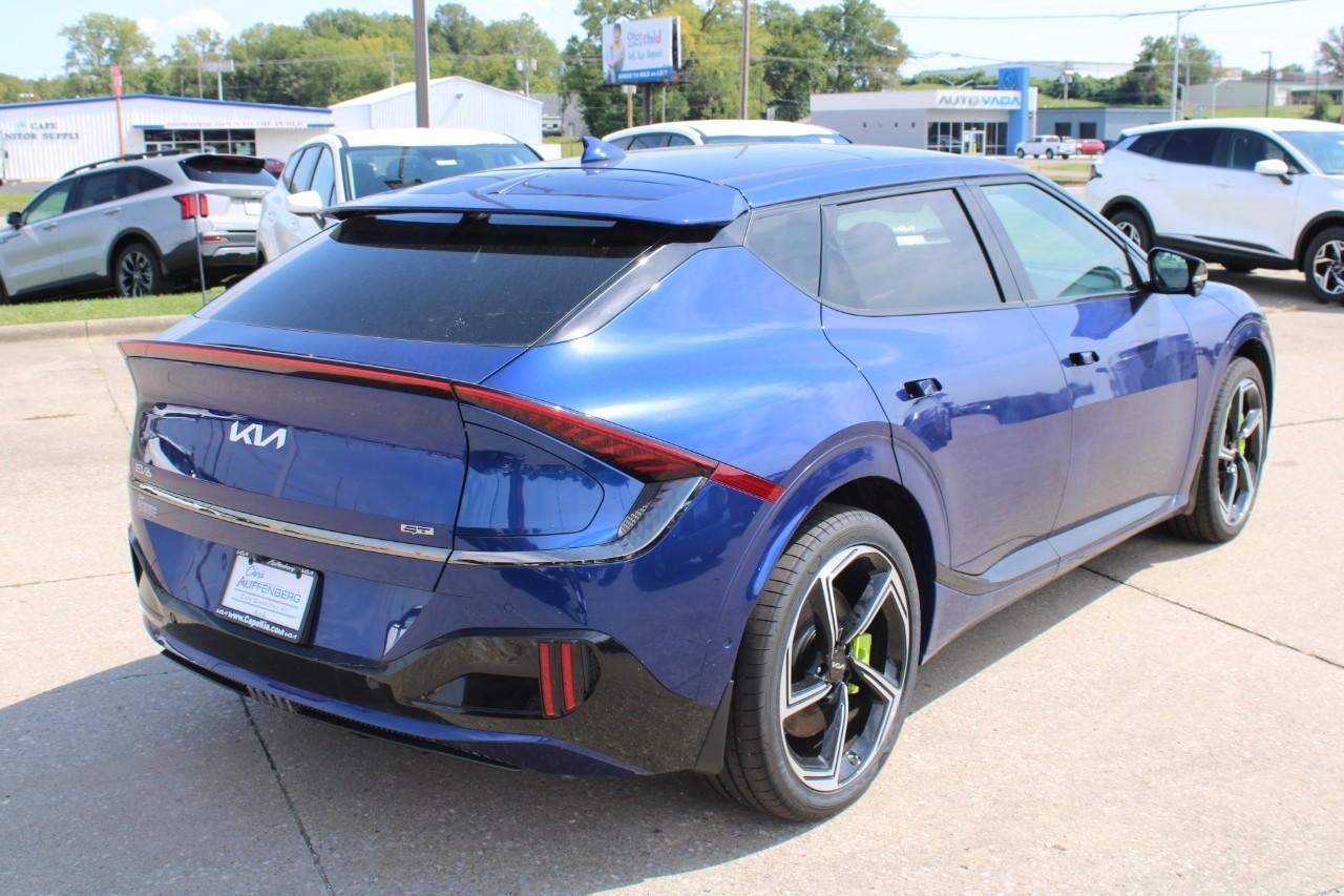 Kia EV6 Vehicle Full-screen Gallery Image 03