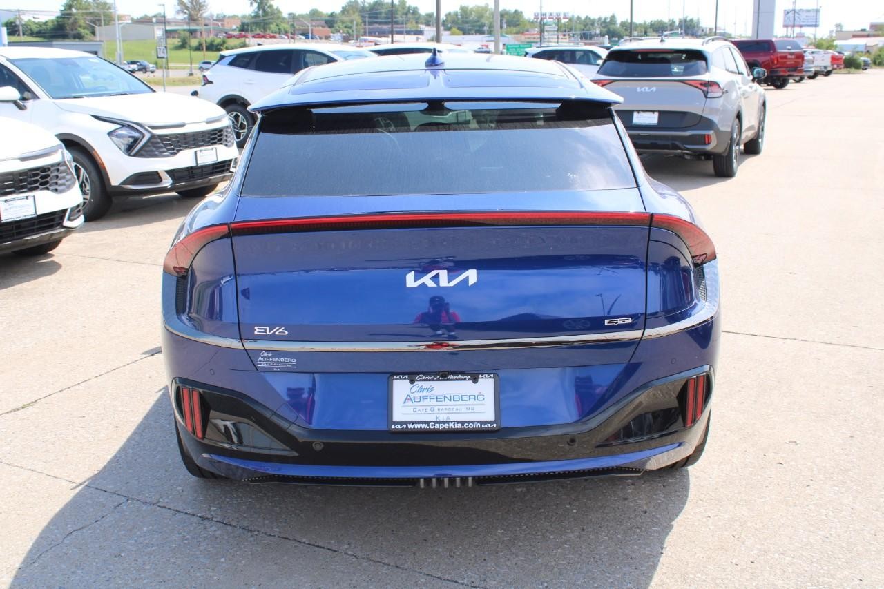 Kia EV6 Vehicle Full-screen Gallery Image 04