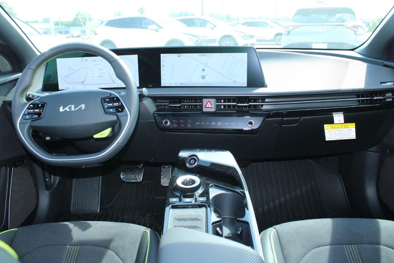 Kia EV6 Vehicle Full-screen Gallery Image 10