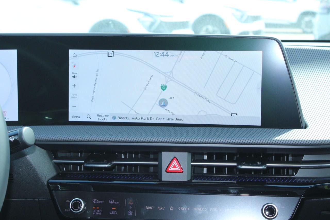 Kia EV6 Vehicle Full-screen Gallery Image 14