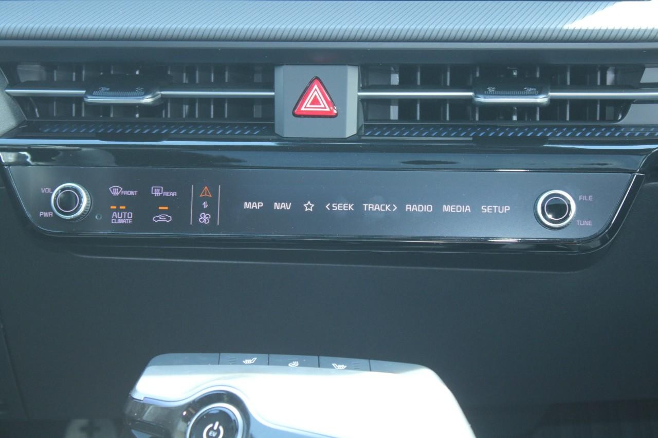 Kia EV6 Vehicle Full-screen Gallery Image 15