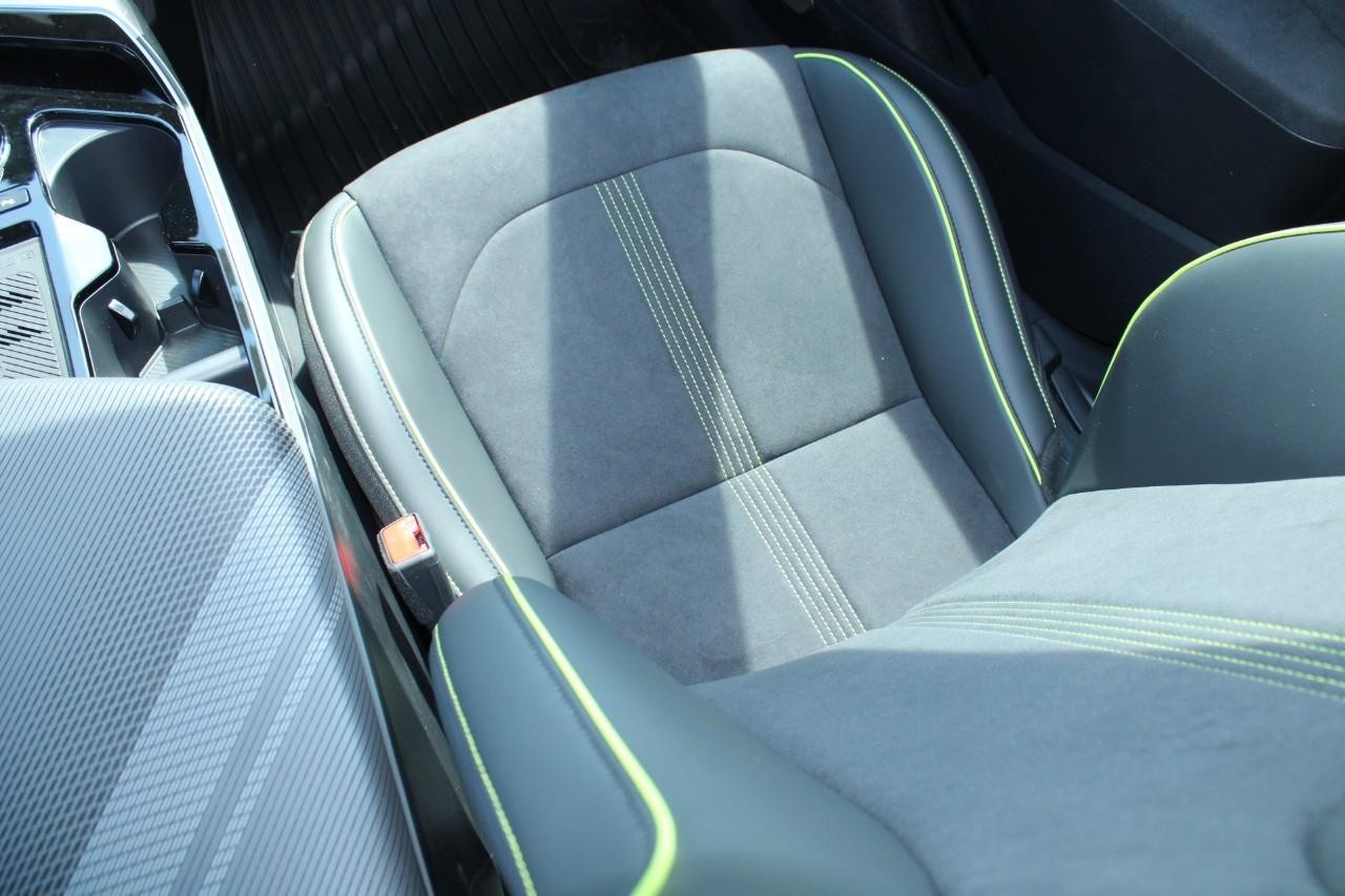 Kia EV6 Vehicle Full-screen Gallery Image 17