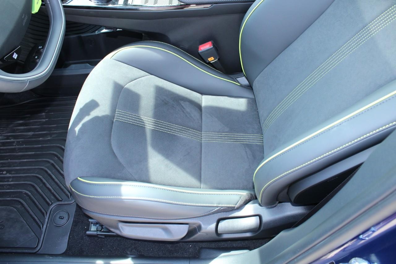 Kia EV6 Vehicle Full-screen Gallery Image 19