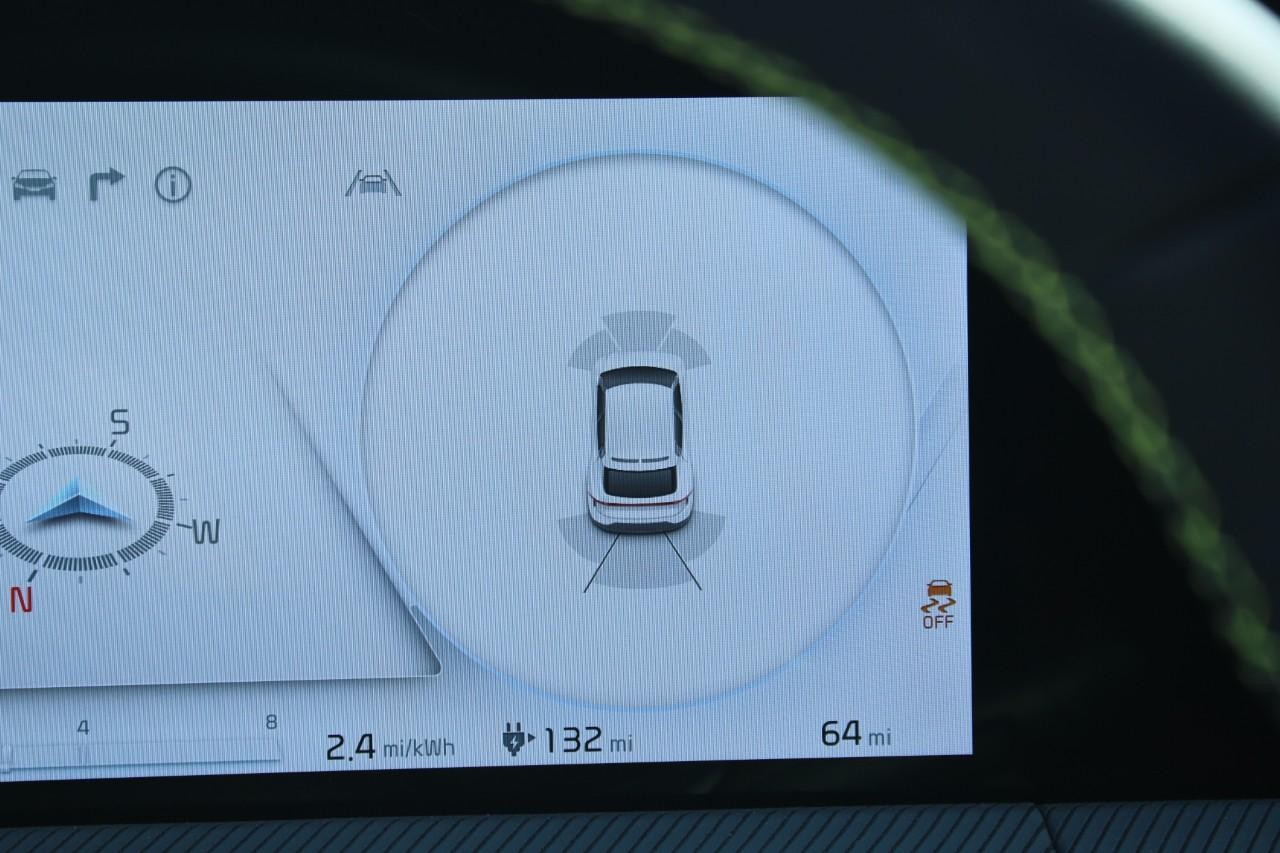 Kia EV6 Vehicle Full-screen Gallery Image 22