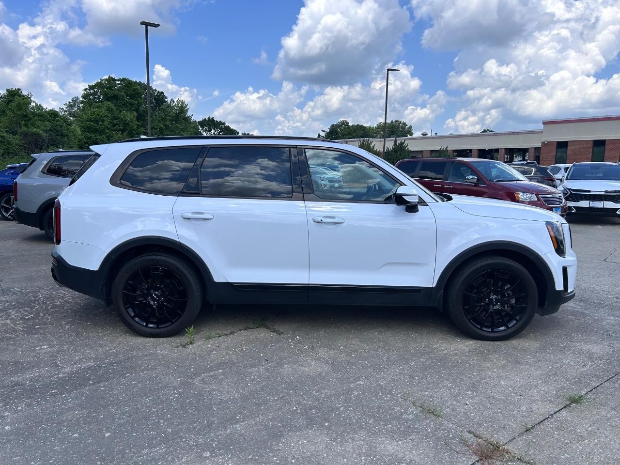 Kia Telluride Vehicle Full-screen Gallery Image 02