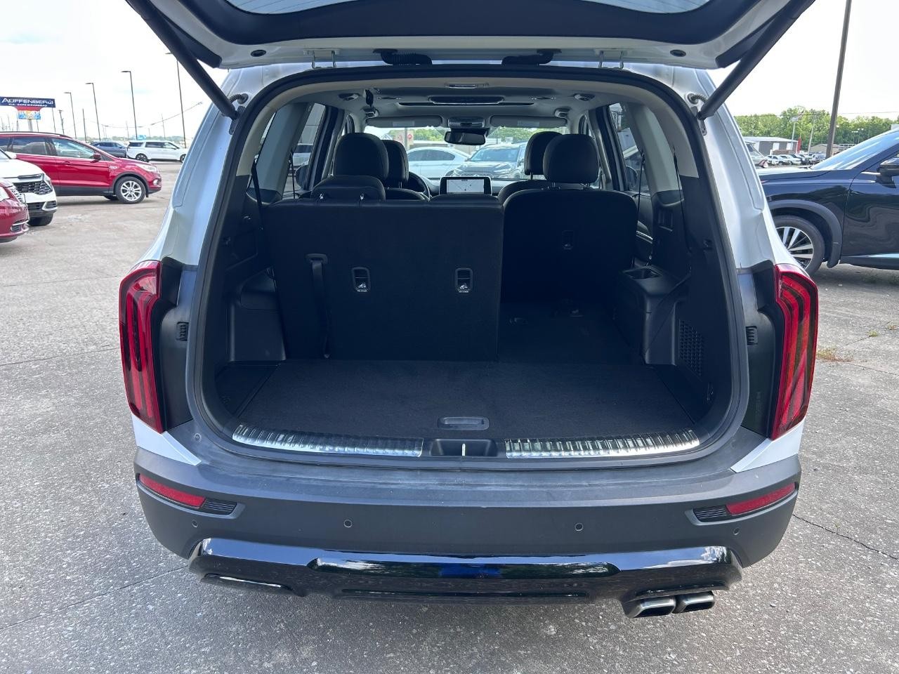 Kia Telluride Vehicle Full-screen Gallery Image 04