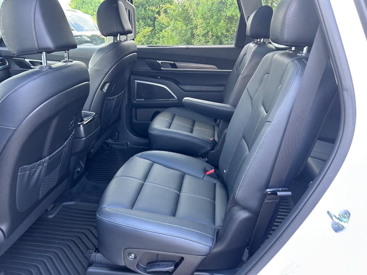 Kia Telluride Vehicle Full-screen Gallery Image 08