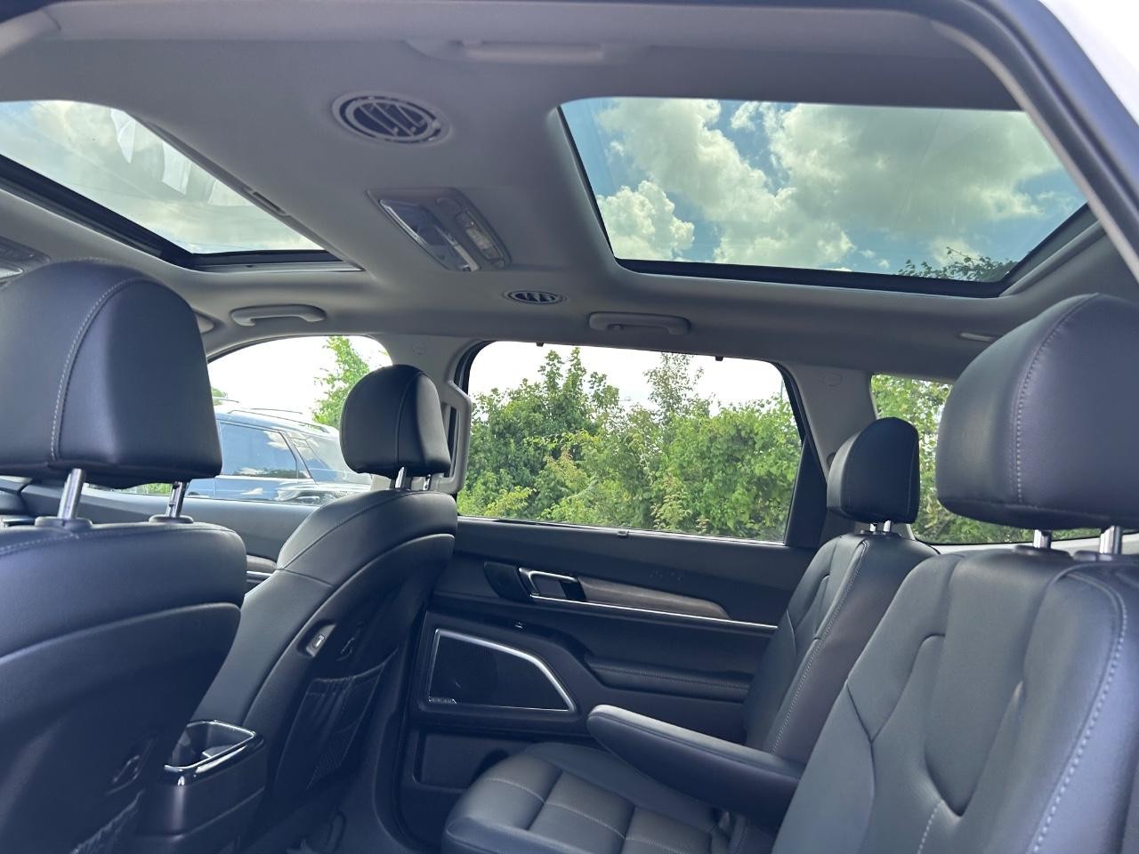 Kia Telluride Vehicle Full-screen Gallery Image 09