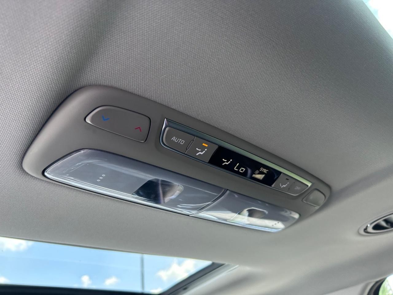 Kia Telluride Vehicle Full-screen Gallery Image 10