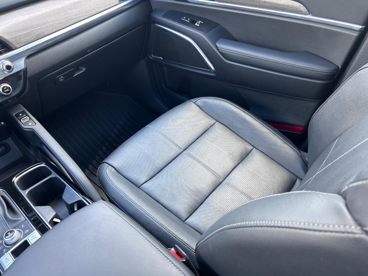 Kia Telluride Vehicle Full-screen Gallery Image 18