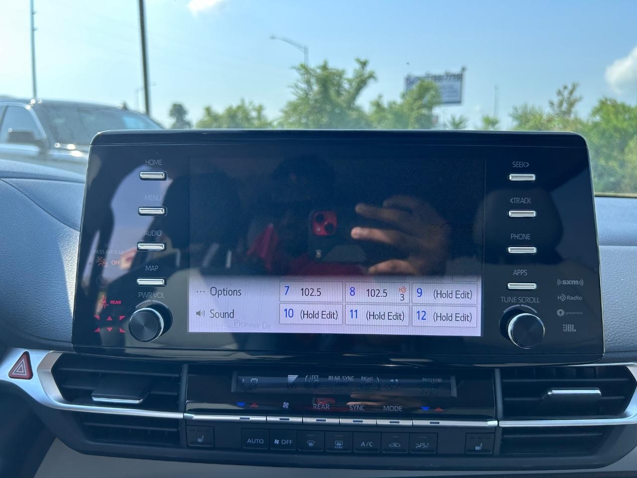 Toyota Sienna Vehicle Full-screen Gallery Image 15