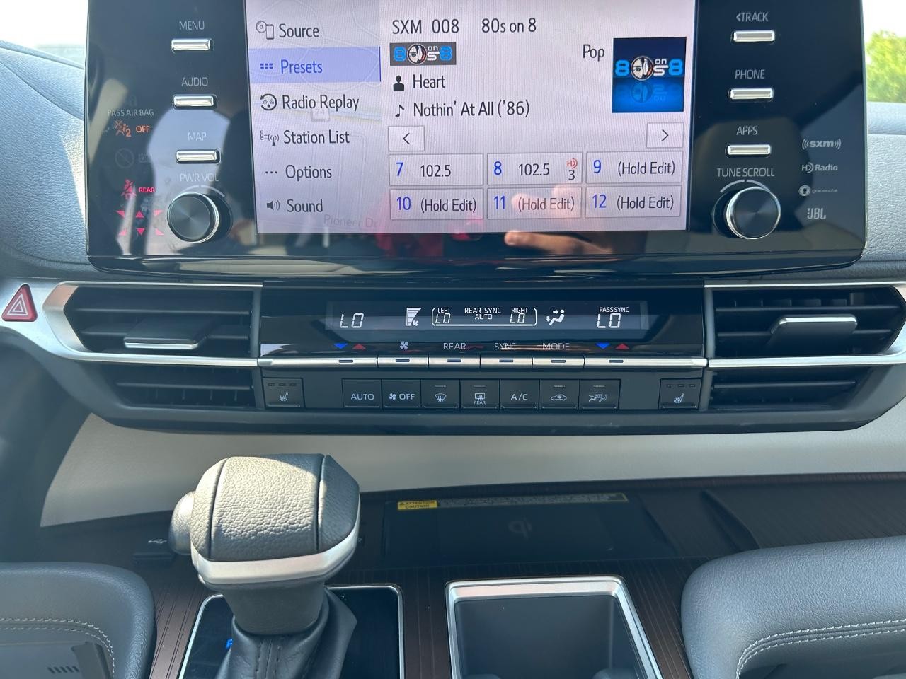 Toyota Sienna Vehicle Full-screen Gallery Image 16