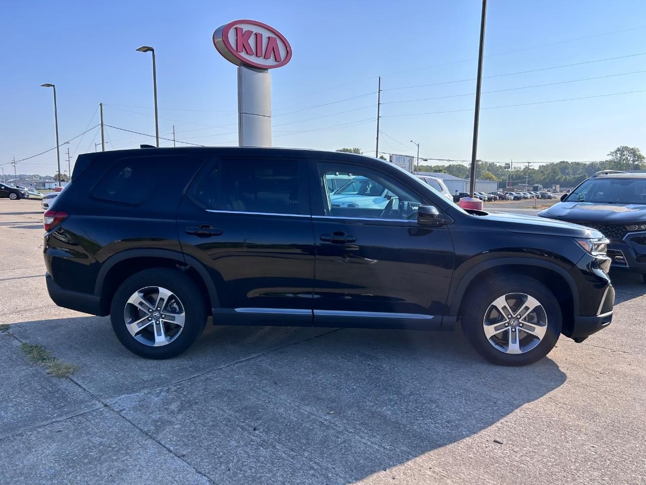 Honda Pilot Vehicle Full-screen Gallery Image 02