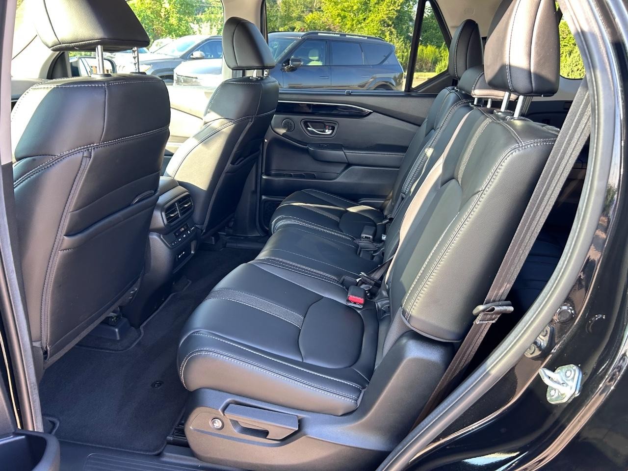 Honda Pilot Vehicle Full-screen Gallery Image 09