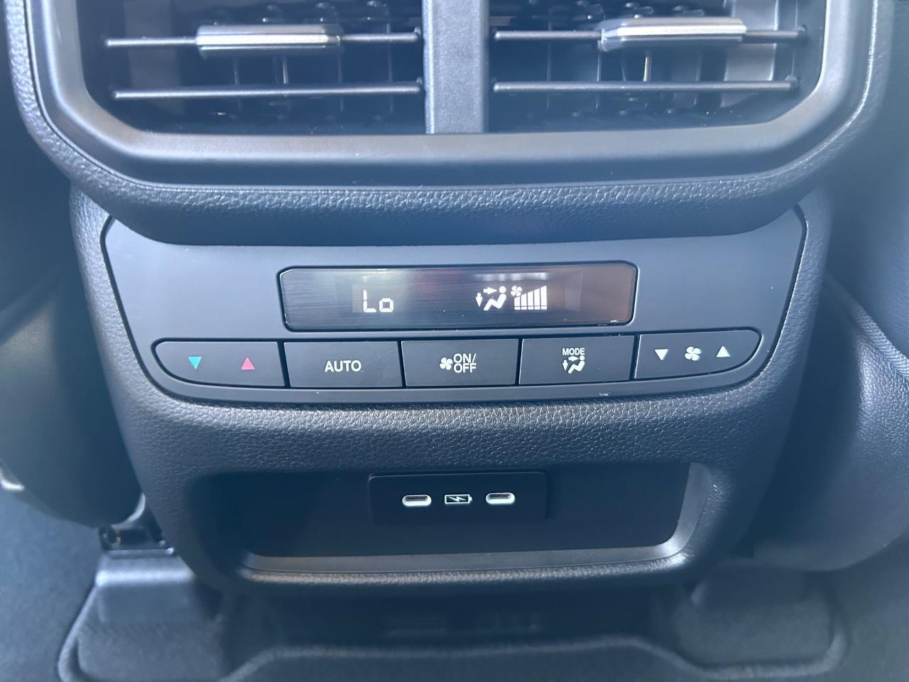 Honda Pilot Vehicle Full-screen Gallery Image 10