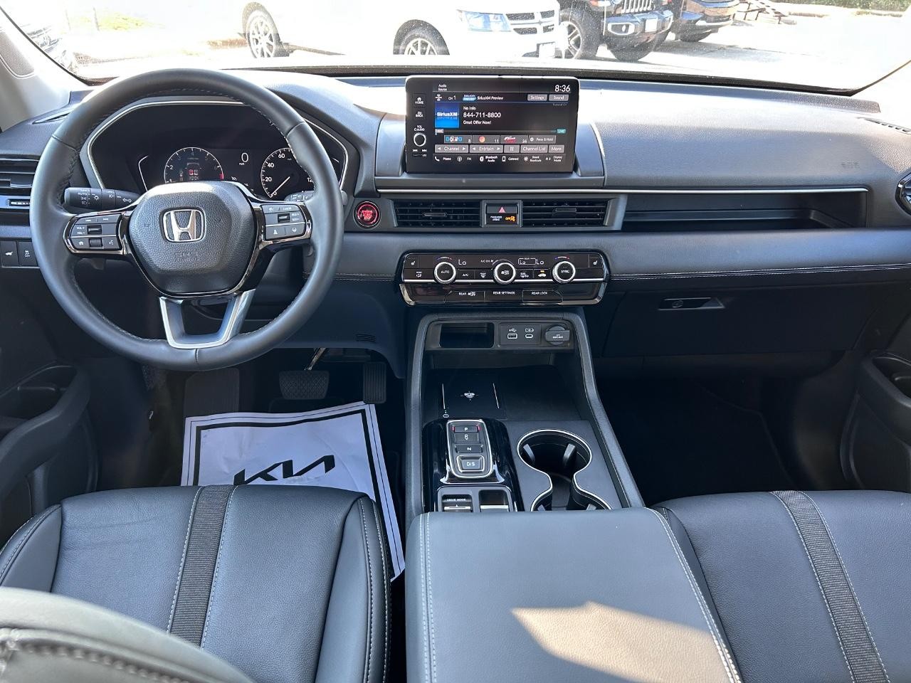 Honda Pilot Vehicle Full-screen Gallery Image 11