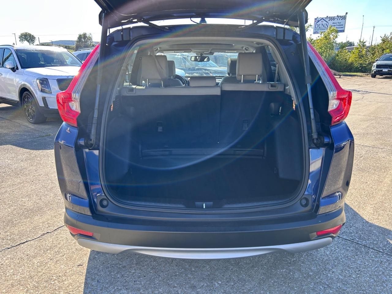 Honda CR-V Vehicle Full-screen Gallery Image 04