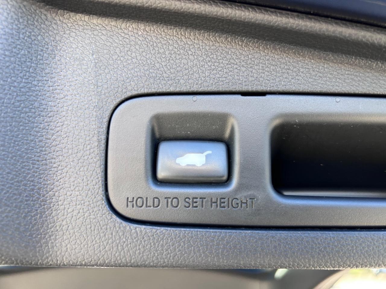 Honda CR-V Vehicle Full-screen Gallery Image 05