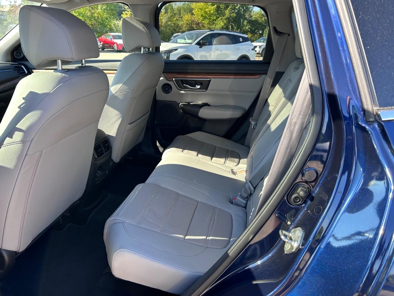 Honda CR-V Vehicle Full-screen Gallery Image 07