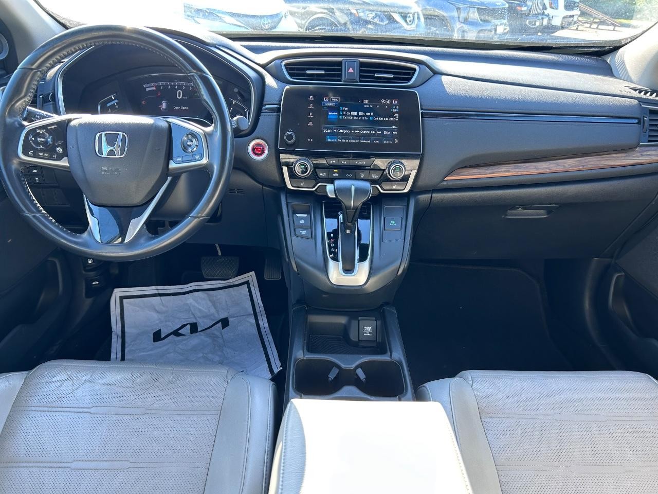 Honda CR-V Vehicle Full-screen Gallery Image 09