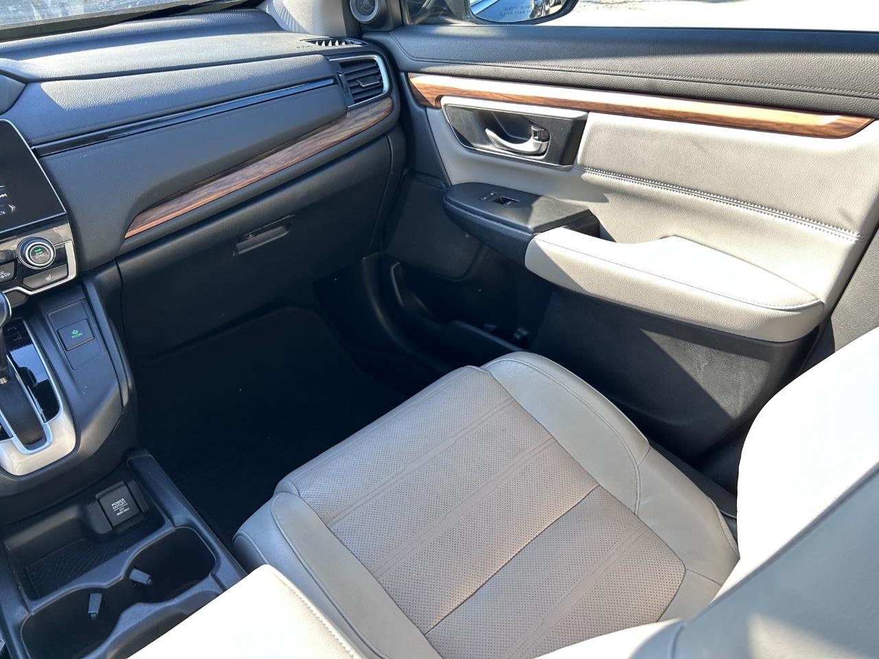 Honda CR-V Vehicle Full-screen Gallery Image 16