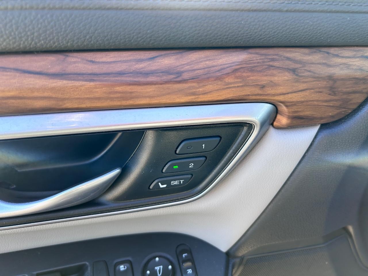 Honda CR-V Vehicle Full-screen Gallery Image 18