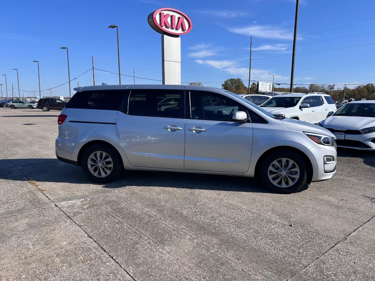 Kia Sedona Vehicle Full-screen Gallery Image 02